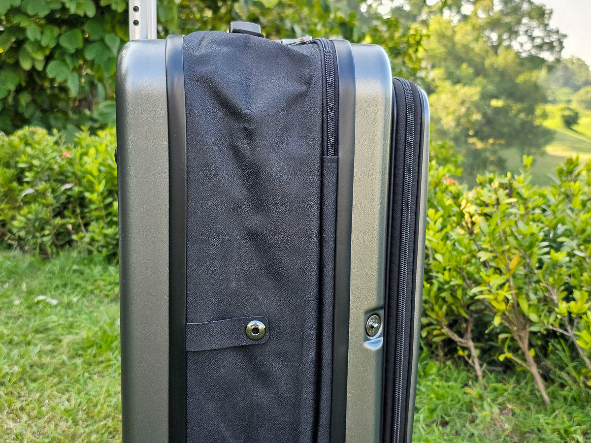 我把行李箱變小了!BIGGER 20吋菱格紋前開摺疊箱 行李箱界的小魔術師 - 第12張圖