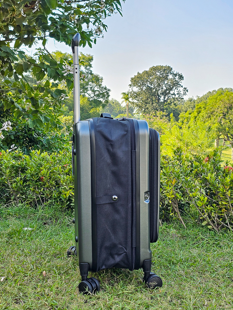 我把行李箱變小了!BIGGER 20吋菱格紋前開摺疊箱 行李箱界的小魔術師 - 第21張圖