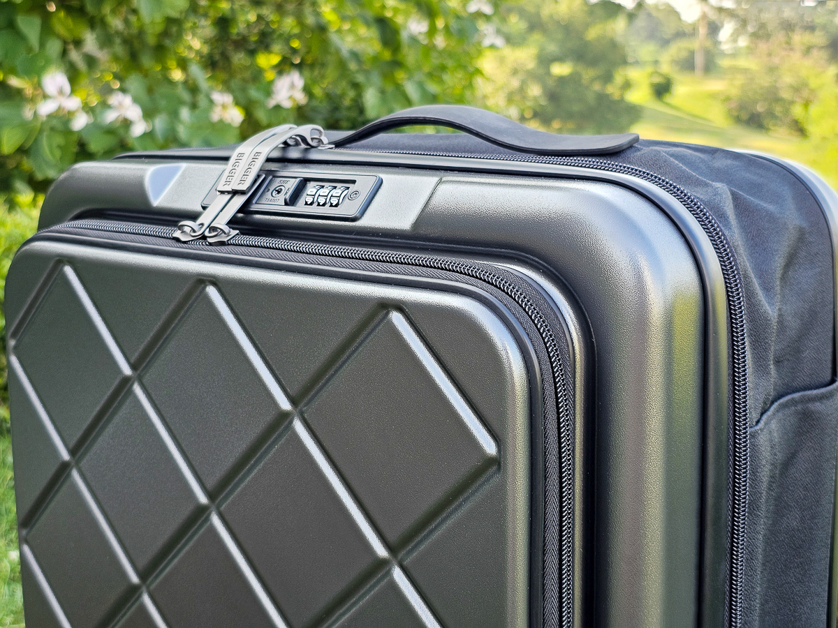 我把行李箱變小了!BIGGER 20吋菱格紋前開摺疊箱 行李箱界的小魔術師 - 第14張圖