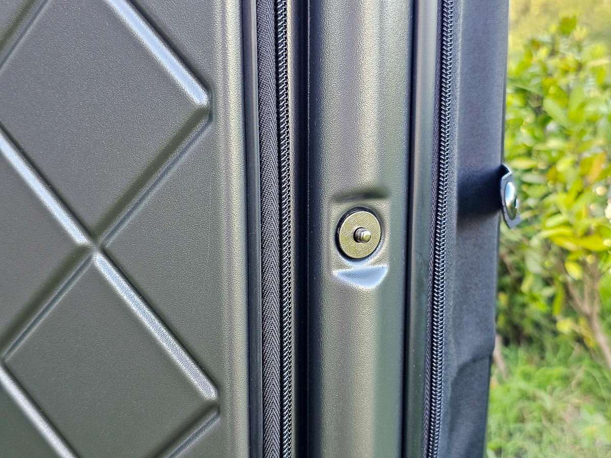 我把行李箱變小了!BIGGER 20吋菱格紋前開摺疊箱 行李箱界的小魔術師 - 第11張圖