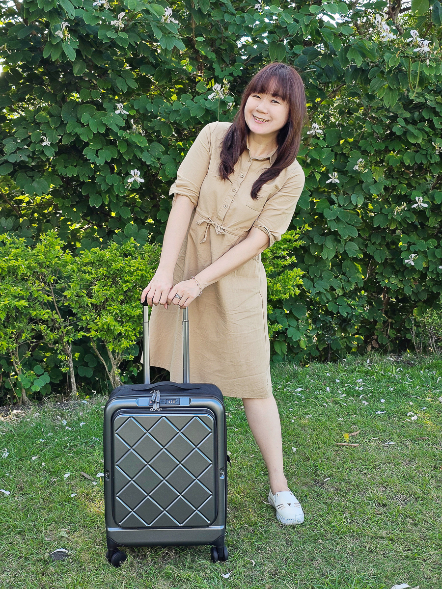 我把行李箱變小了!BIGGER 20吋菱格紋前開摺疊箱 行李箱界的小魔術師 - 第5張圖