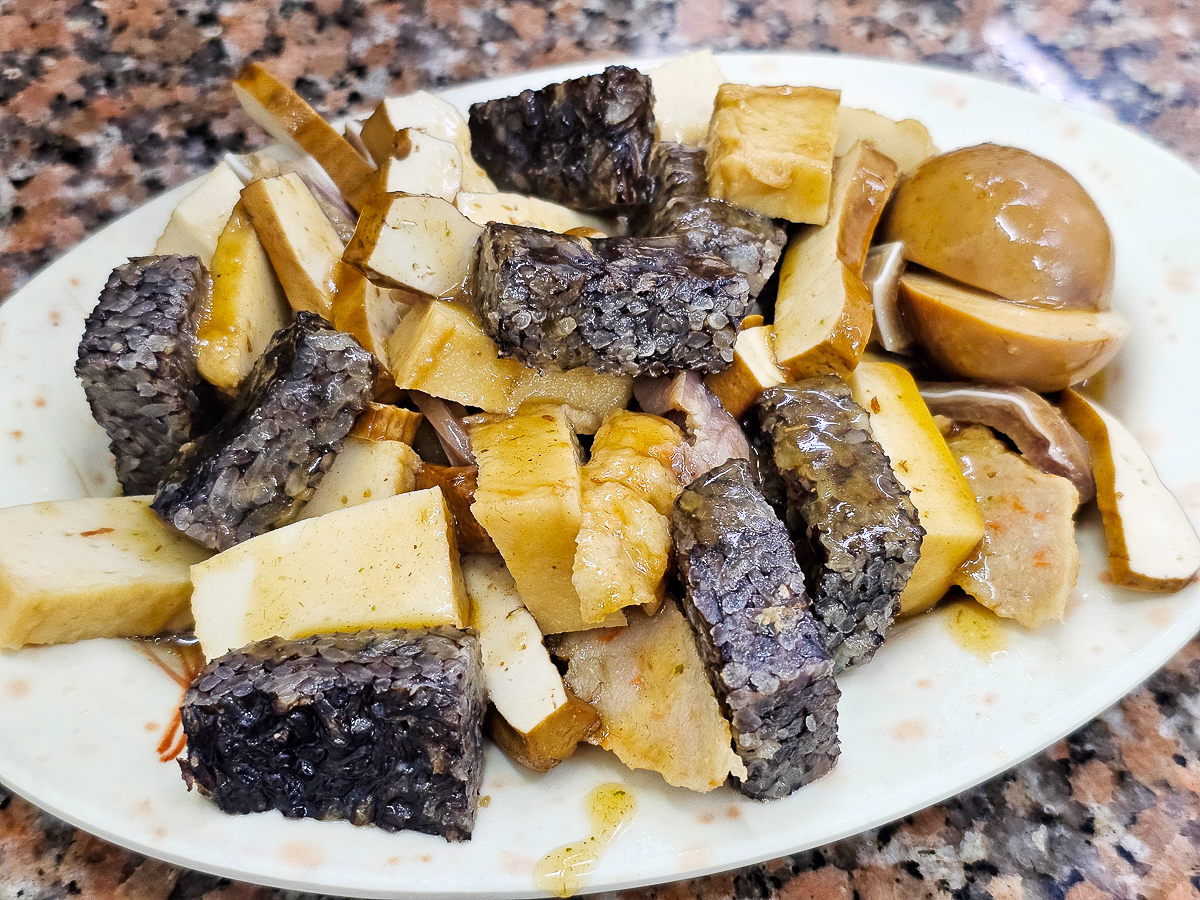 高雄五甲美食|梁師父牛肉麵店 手工水餃+香辣炒酸菜一吃就上癮 - 第17張圖 高雄五甲美食|梁師父牛肉麵店 手工水餃+香辣炒酸菜一吃就上癮