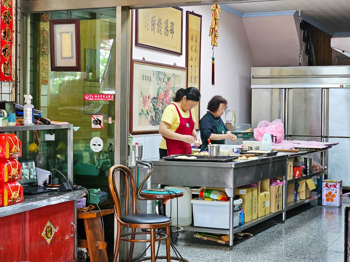 來興達港一定要買!邵陽燒餅|甜鹹口味多到選擇障礙,一吃直接變主顧! - 第3張圖 來興達港一定要買!邵陽燒餅|甜鹹口味多到選擇障礙,一吃直接變主顧!