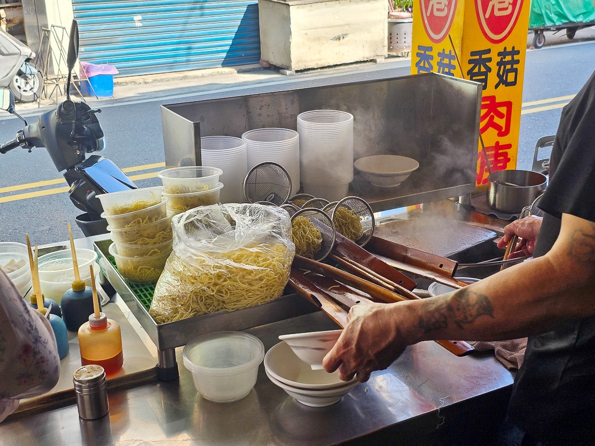 竹山老街美食｜北港香菇肉羹 連興宮旁在地老店，大塊肉羹吃起來超過癮！