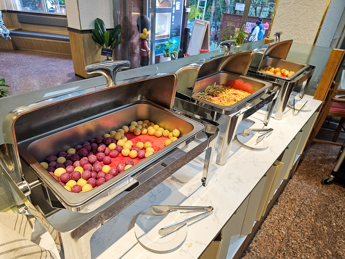 南投信義|東光行旅 一泊二食全新裝潢電梯飯店,露天泳池、景觀溫泉池,東埔溫泉平價住宿推薦 - 第11張圖 南投信義|東光行旅 一泊二食全新裝潢電梯飯店,露天泳池、景觀溫泉池,東埔溫泉平價住宿推薦