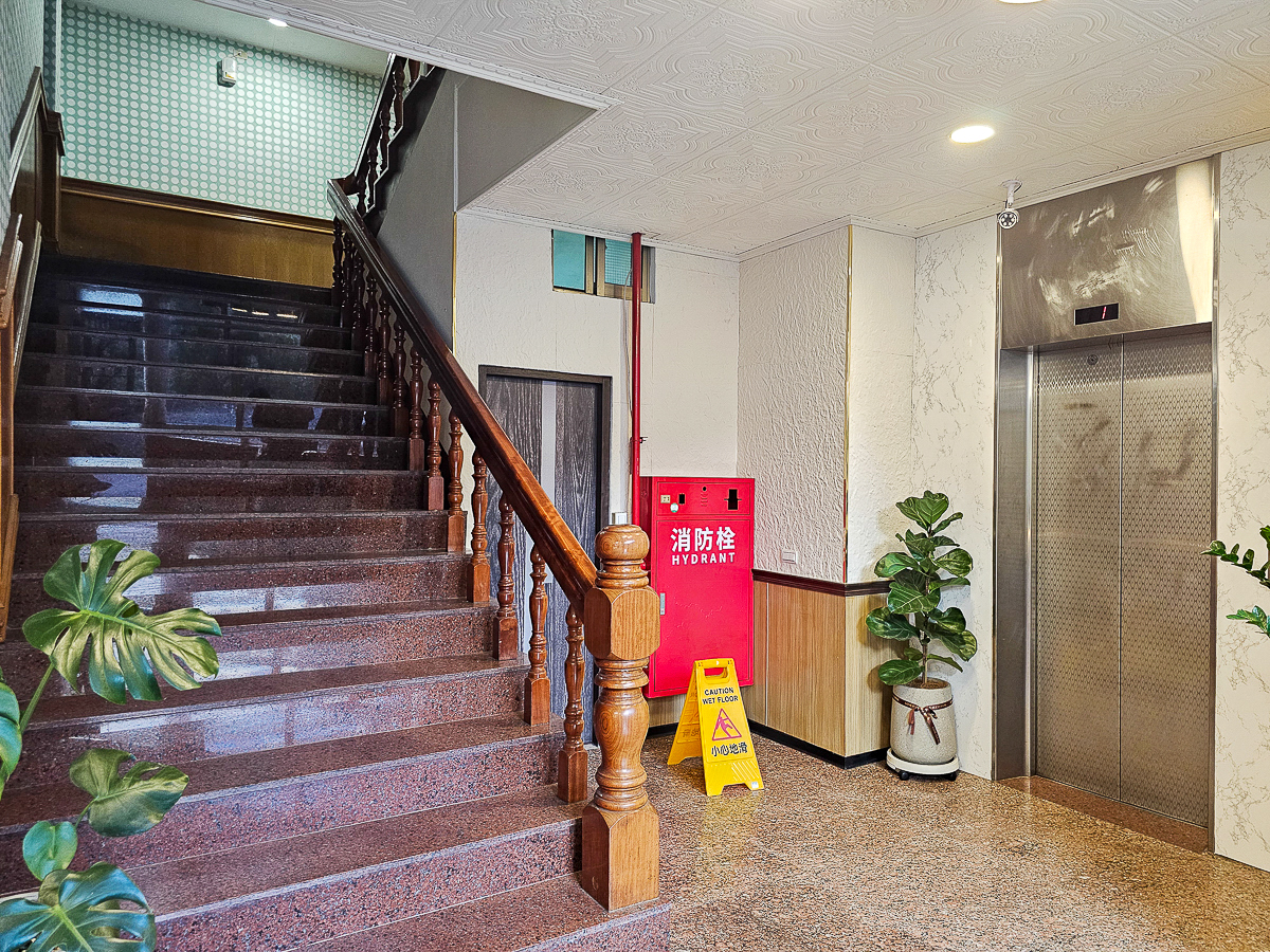 南投信義|東光行旅 一泊二食全新裝潢電梯飯店,露天泳池、景觀溫泉池,東埔溫泉平價住宿推薦 - 第9張圖 南投信義|東光行旅 一泊二食全新裝潢電梯飯店,露天泳池、景觀溫泉池,東埔溫泉平價住宿推薦