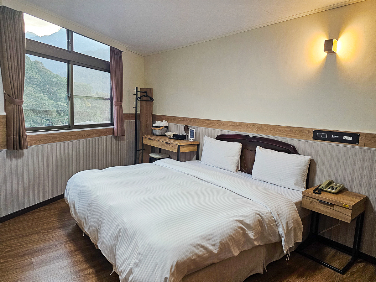 南投信義|東光行旅 一泊二食全新裝潢電梯飯店,露天泳池、景觀溫泉池,東埔溫泉平價住宿推薦 - 第16張圖 南投信義|東光行旅 一泊二食全新裝潢電梯飯店,露天泳池、景觀溫泉池,東埔溫泉平價住宿推薦