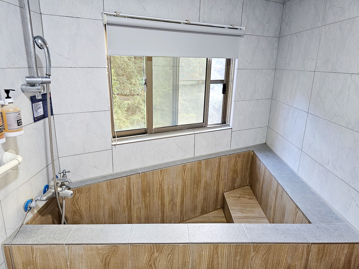 南投信義|東光行旅 一泊二食全新裝潢電梯飯店,露天泳池、景觀溫泉池,東埔溫泉平價住宿推薦 - 第26張圖 南投信義|東光行旅 一泊二食全新裝潢電梯飯店,露天泳池、景觀溫泉池,東埔溫泉平價住宿推薦