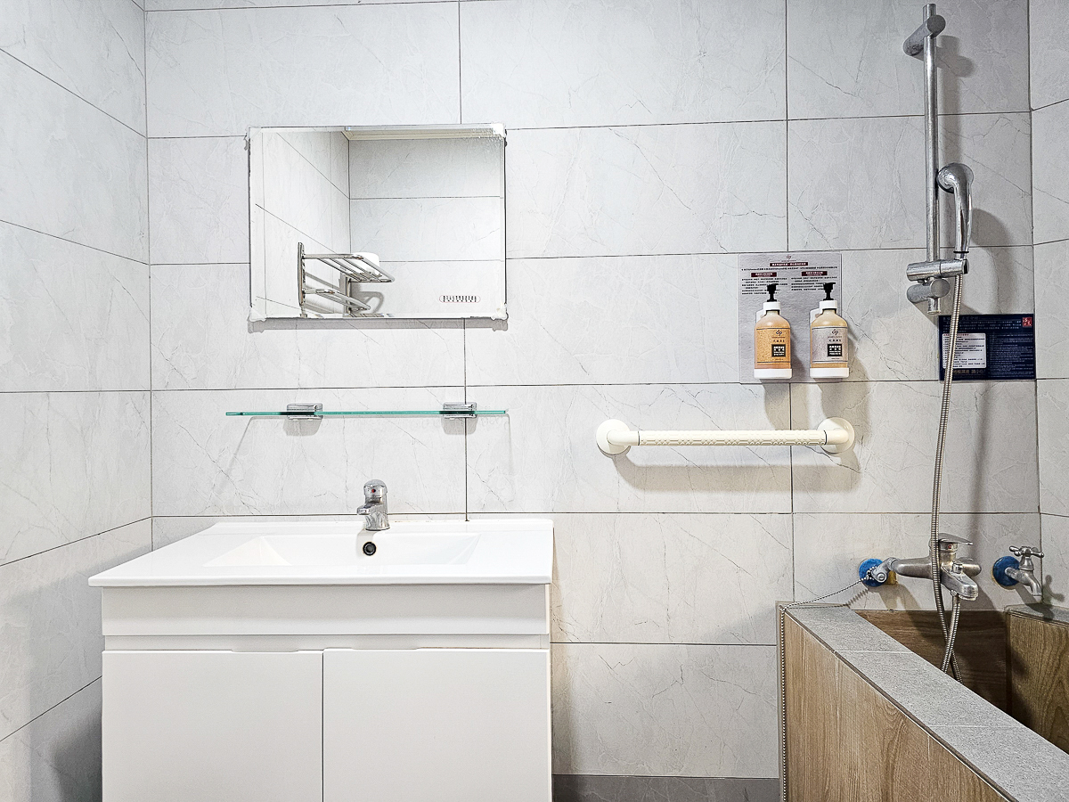 南投信義|東光行旅 一泊二食全新裝潢電梯飯店,露天泳池、景觀溫泉池,東埔溫泉平價住宿推薦 - 第24張圖 南投信義|東光行旅 一泊二食全新裝潢電梯飯店,露天泳池、景觀溫泉池,東埔溫泉平價住宿推薦