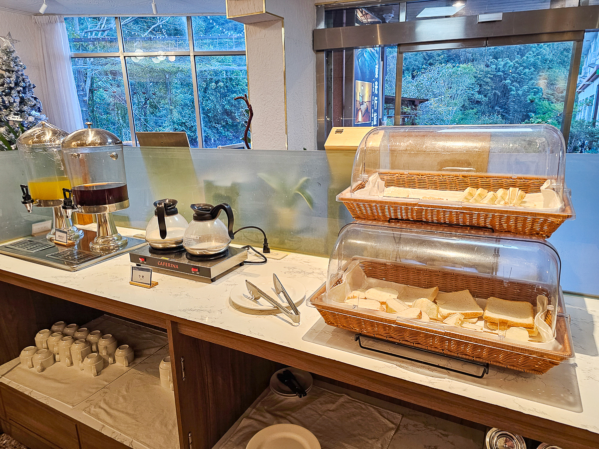 南投信義|東光行旅 一泊二食全新裝潢電梯飯店,露天泳池、景觀溫泉池,東埔溫泉平價住宿推薦 - 第46張圖 南投信義|東光行旅 一泊二食全新裝潢電梯飯店,露天泳池、景觀溫泉池,東埔溫泉平價住宿推薦