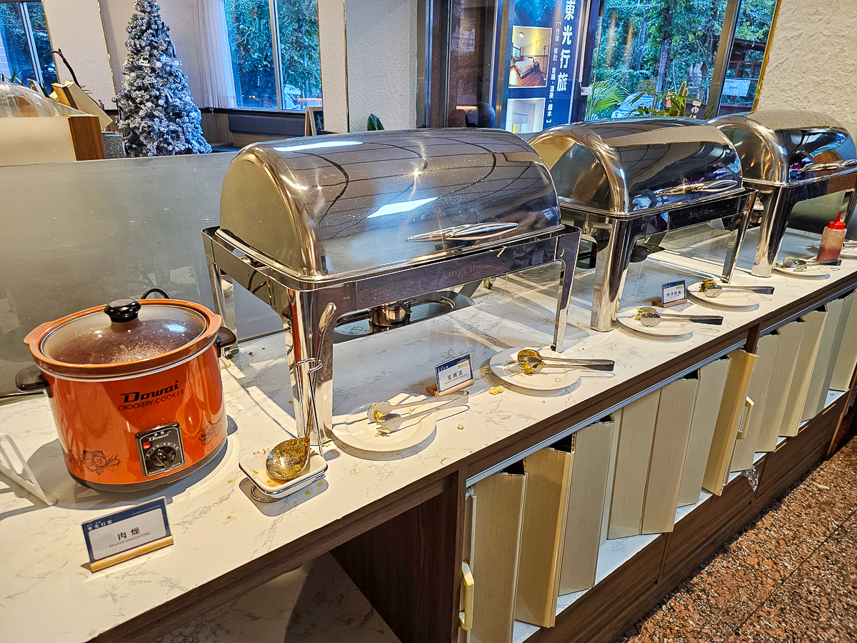 南投信義|東光行旅 一泊二食全新裝潢電梯飯店,露天泳池、景觀溫泉池,東埔溫泉平價住宿推薦 - 第45張圖 南投信義|東光行旅 一泊二食全新裝潢電梯飯店,露天泳池、景觀溫泉池,東埔溫泉平價住宿推薦