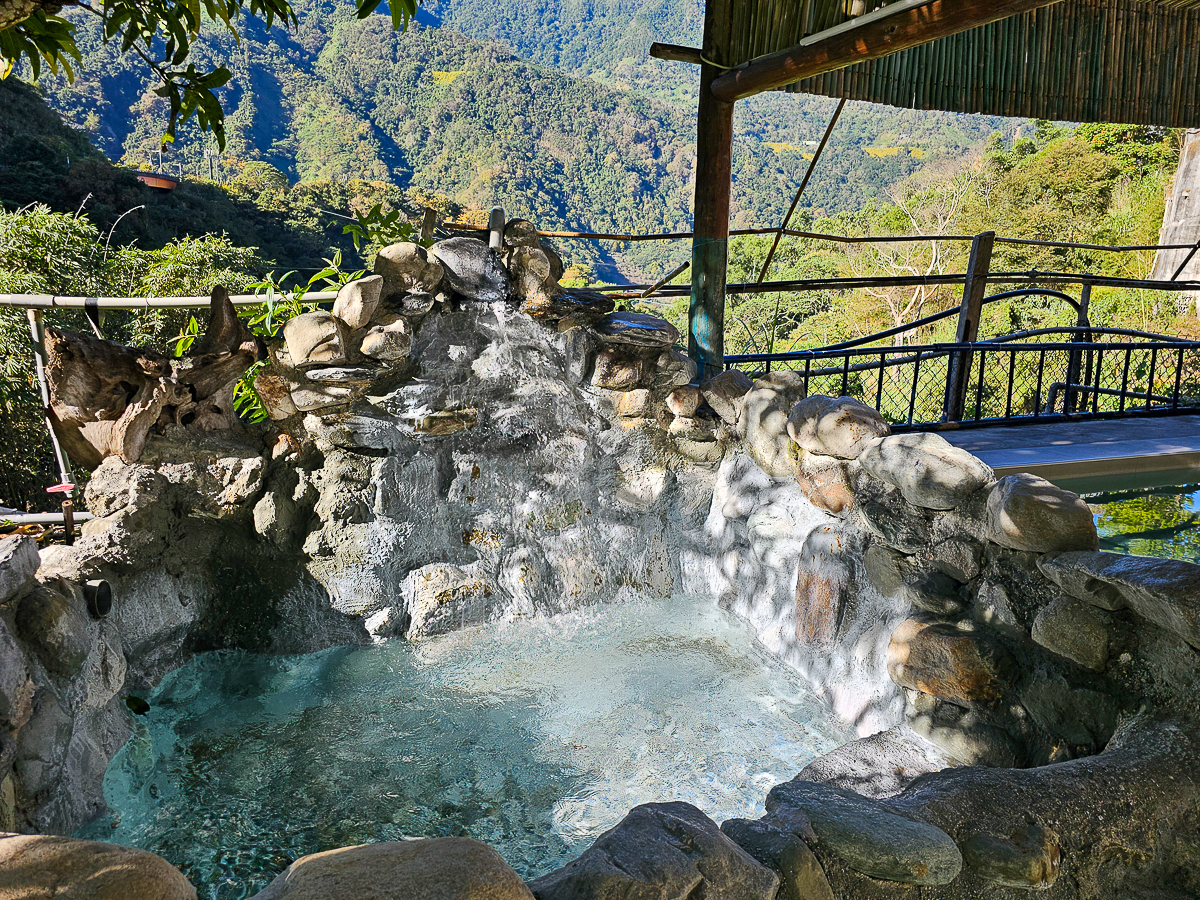 南投信義|東光行旅 一泊二食全新裝潢電梯飯店,露天泳池、景觀溫泉池,東埔溫泉平價住宿推薦 - 第35張圖 南投信義|東光行旅 一泊二食全新裝潢電梯飯店,露天泳池、景觀溫泉池,東埔溫泉平價住宿推薦