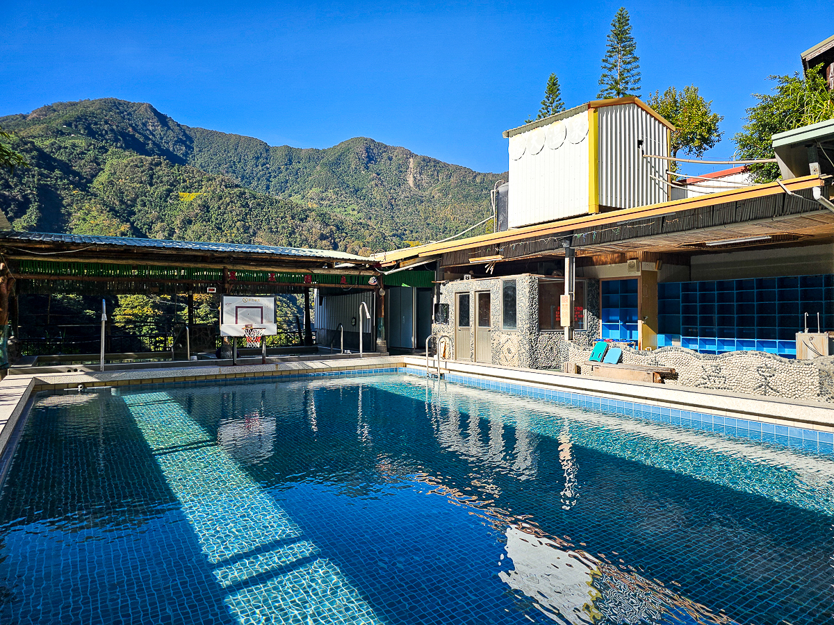 南投信義|東光行旅 一泊二食全新裝潢電梯飯店,露天泳池、景觀溫泉池,東埔溫泉平價住宿推薦 - 第31張圖 南投信義|東光行旅 一泊二食全新裝潢電梯飯店,露天泳池、景觀溫泉池,東埔溫泉平價住宿推薦
