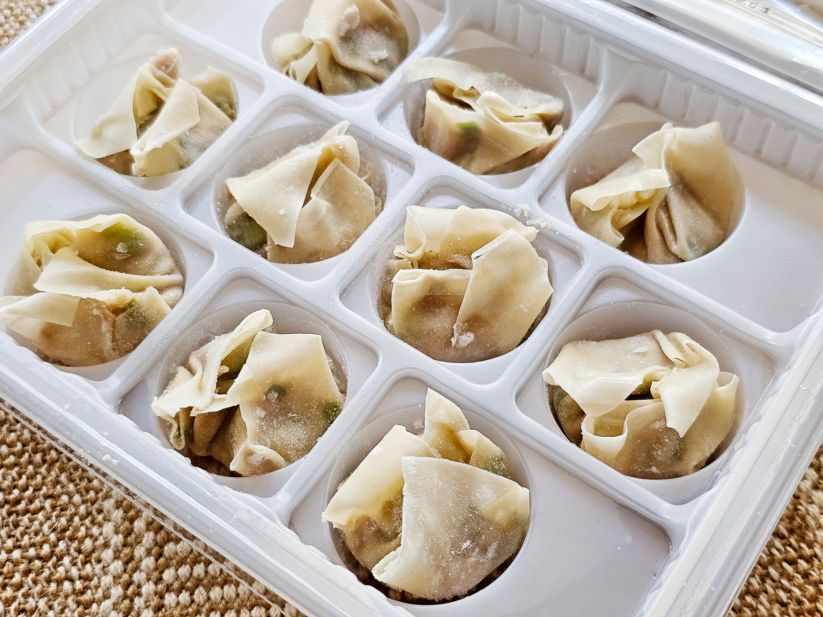 餛飩界的愛馬仕｜台南府城餛飩 家樂福就買的到！有鮮蝦、干貝、鮮肉3種口味，在家輕鬆料理超暖胃