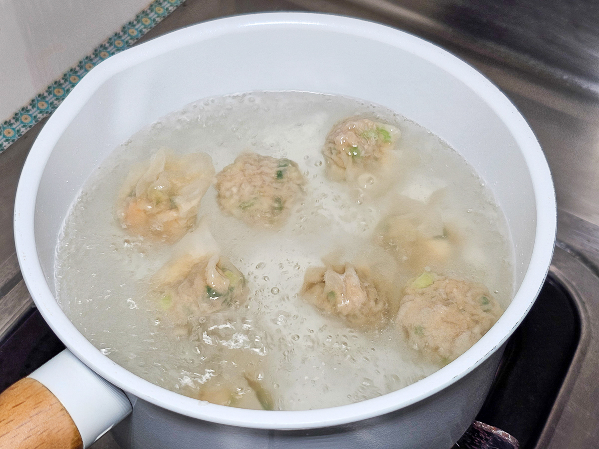 餛飩界的愛馬仕｜台南府城餛飩 家樂福就買的到！有鮮蝦、干貝、鮮肉3種口味，在家輕鬆料理超暖胃