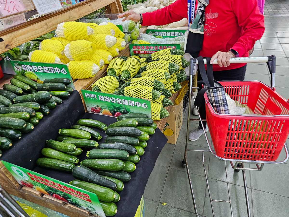 高雄自由黃昏市場必吃10家｜在地人私藏美食，晚餐不知道吃什麼就來這裡！