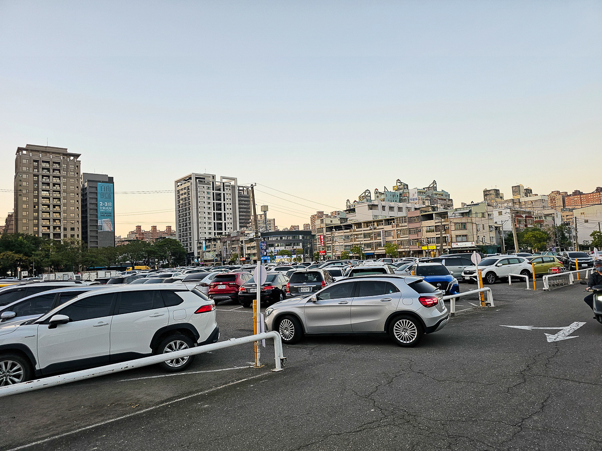 高雄自由黃昏市場必吃10家｜在地人私藏美食，晚餐不知道吃什麼就來這裡！