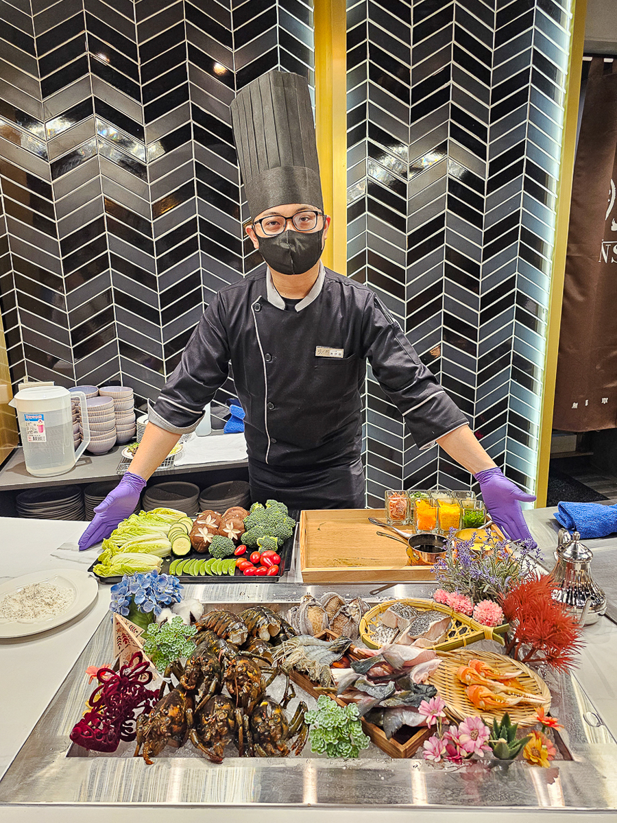 Google 評論平均4.8高分，無菜單鐵板燒網紅名店終於來高雄開出難得的第二家店了！人氣套餐$1,890堅持不漲價，活龍蝦、北海道生食級干貝、南非鮮猛活鮑魚通通吃的到｜明水然