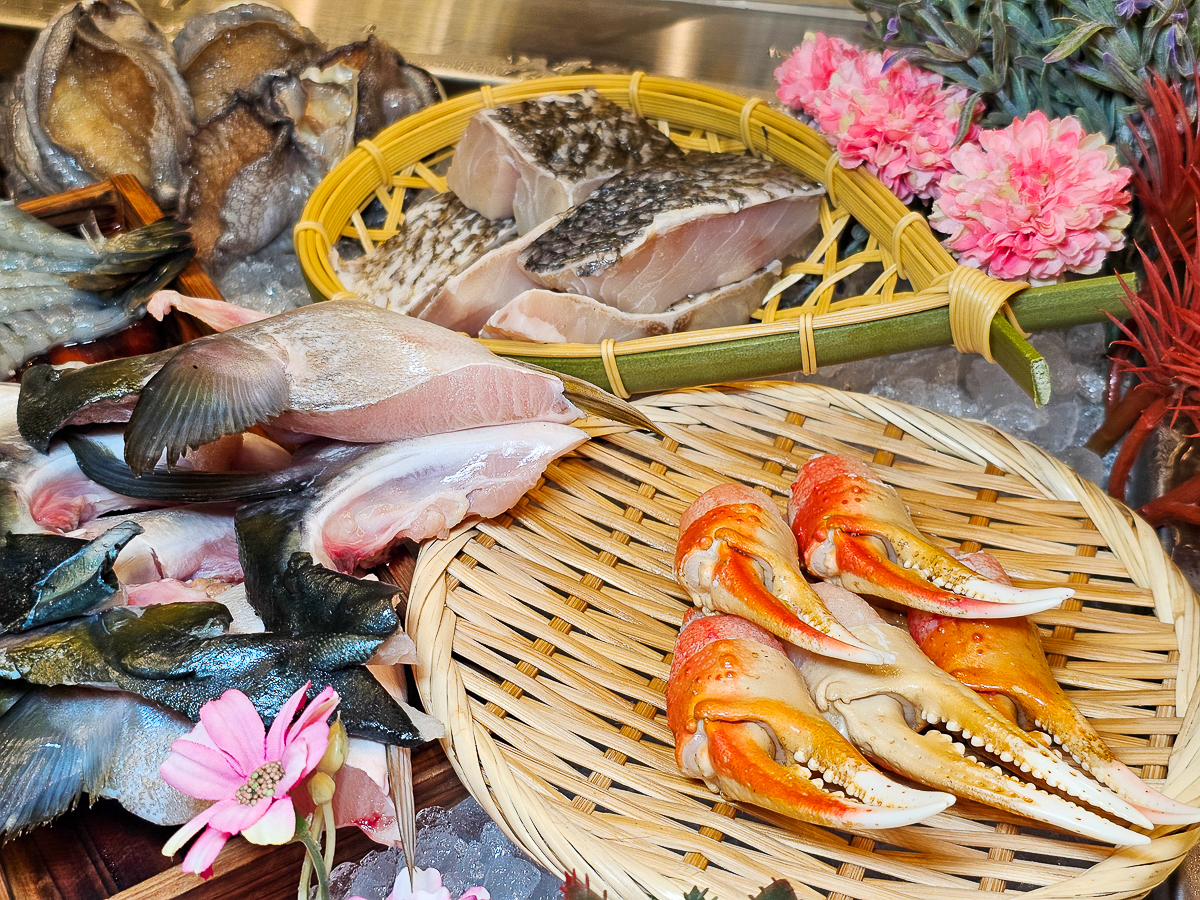 Google 評論平均4.8高分，無菜單鐵板燒網紅名店終於來高雄開出難得的第二家店了！人氣套餐$1,890堅持不漲價，活龍蝦、北海道生食級干貝、南非鮮猛活鮑魚通通吃的到｜明水然