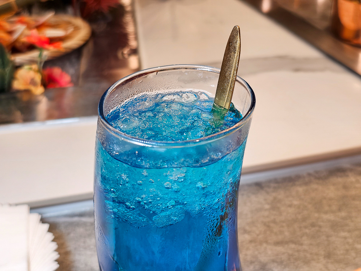 Google 評論平均4.8高分，無菜單鐵板燒網紅名店終於來高雄開出難得的第二家店了！人氣套餐$1,890堅持不漲價，活龍蝦、北海道生食級干貝、南非鮮猛活鮑魚通通吃的到｜明水然