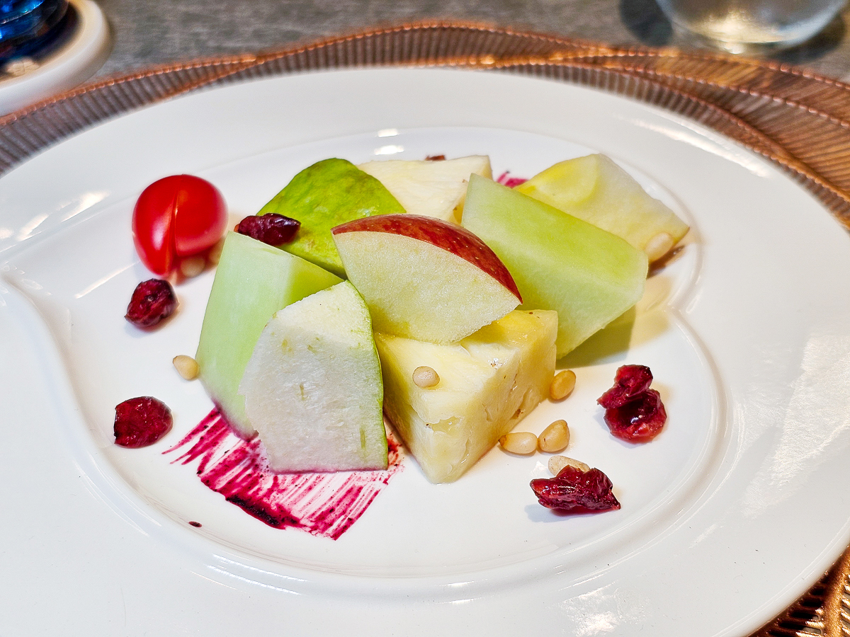 Google 評論平均4.8高分，無菜單鐵板燒網紅名店終於來高雄開出難得的第二家店了！人氣套餐$1,890堅持不漲價，活龍蝦、北海道生食級干貝、南非鮮猛活鮑魚通通吃的到｜明水然