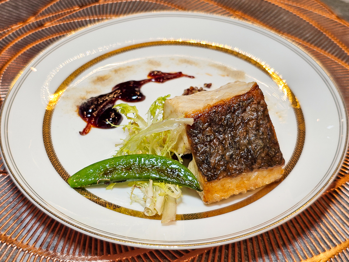 Google 評論平均4.8高分，無菜單鐵板燒網紅名店終於來高雄開出難得的第二家店了！人氣套餐$1,890堅持不漲價，活龍蝦、北海道生食級干貝、南非鮮猛活鮑魚通通吃的到｜明水然