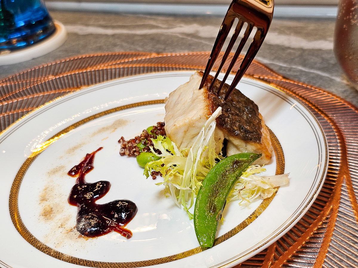 Google 評論平均4.8高分，無菜單鐵板燒網紅名店終於來高雄開出難得的第二家店了！人氣套餐$1,890堅持不漲價，活龍蝦、北海道生食級干貝、南非鮮猛活鮑魚通通吃的到｜明水然