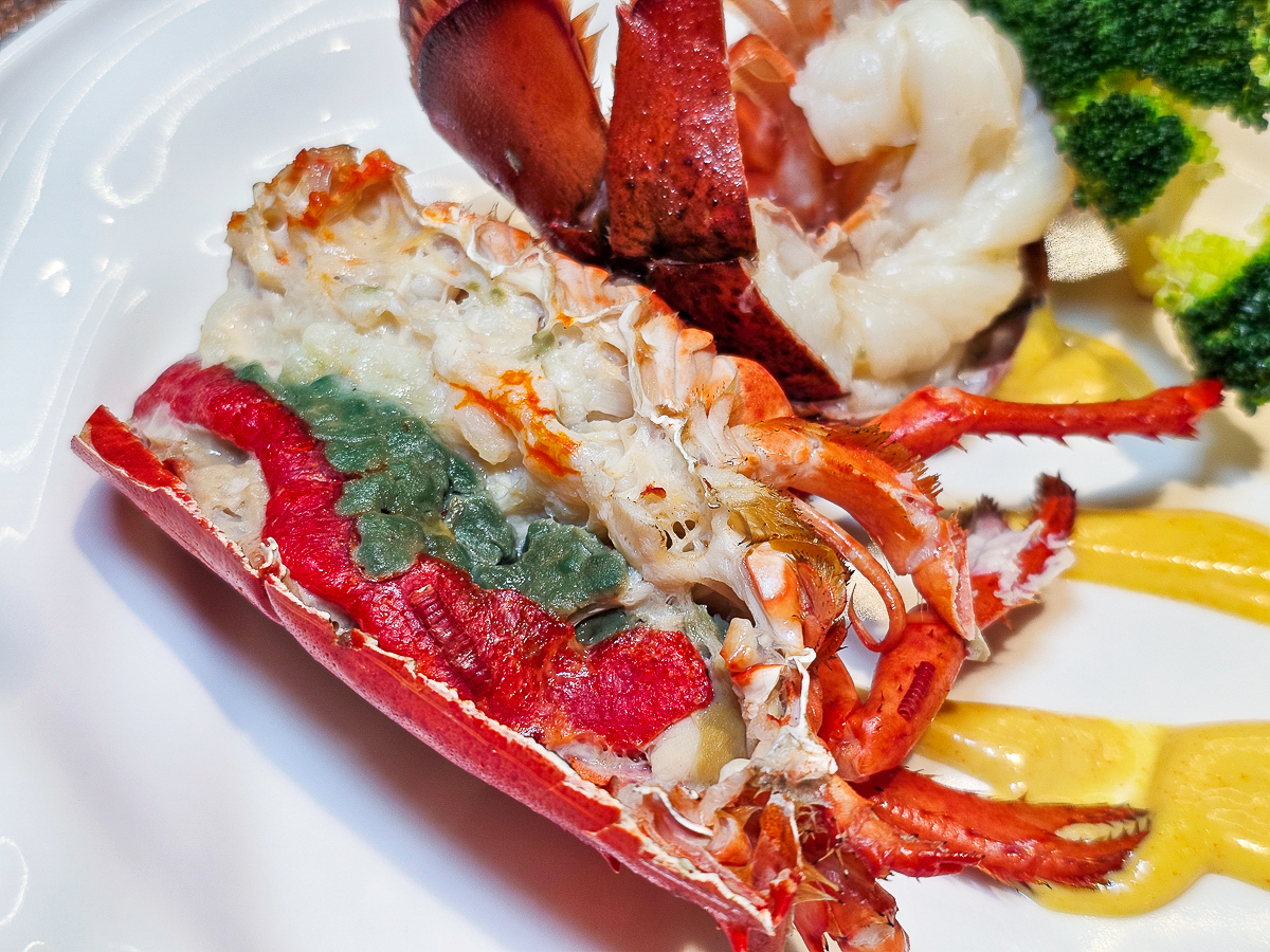 Google 評論平均4.8高分，無菜單鐵板燒網紅名店終於來高雄開出難得的第二家店了！人氣套餐$1,890堅持不漲價，活龍蝦、北海道生食級干貝、南非鮮猛活鮑魚通通吃的到｜明水然