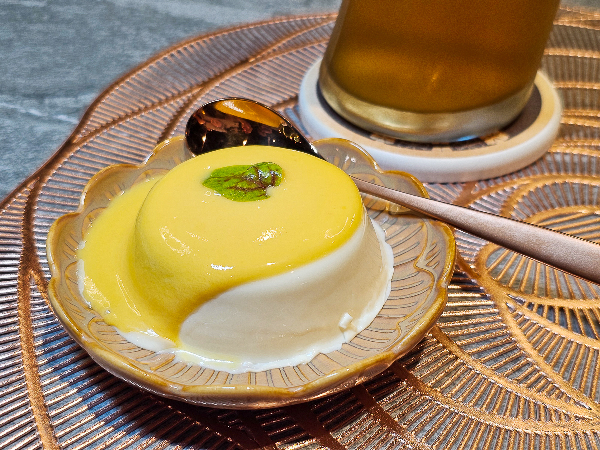 Google 評論平均4.8高分，無菜單鐵板燒網紅名店終於來高雄開出難得的第二家店了！人氣套餐$1,890堅持不漲價，活龍蝦、北海道生食級干貝、南非鮮猛活鮑魚通通吃的到｜明水然