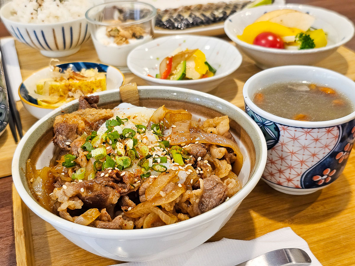 高雄新興｜小米家朝午和食 只有中午營業！愛吃魚一定要來，日式早午餐、定食、丼飯、讚歧烏龍麵，CP值讚爆的平價精緻手作餐點