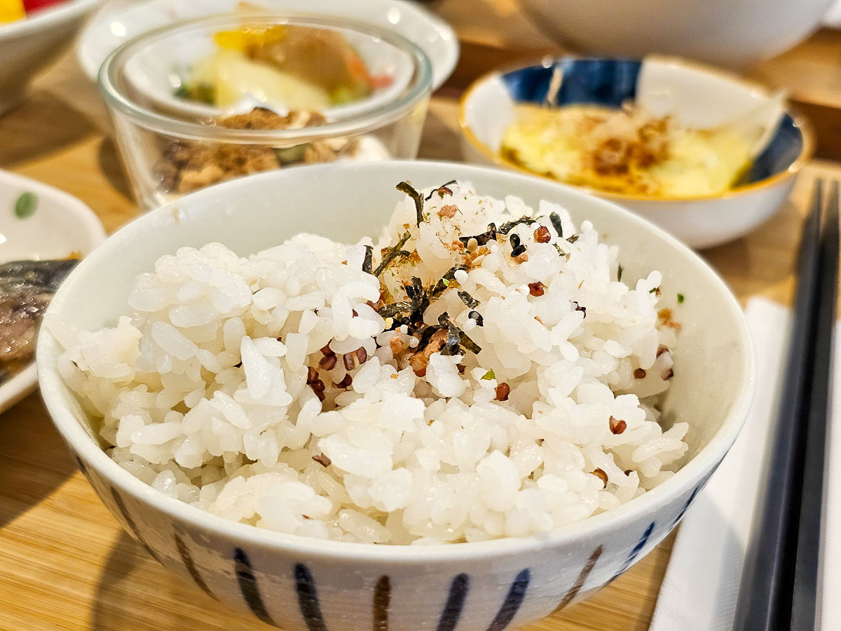 高雄新興｜小米家朝午和食 只有中午營業！愛吃魚一定要來，日式早午餐、定食、丼飯、讚歧烏龍麵，CP值讚爆的平價精緻手作餐點