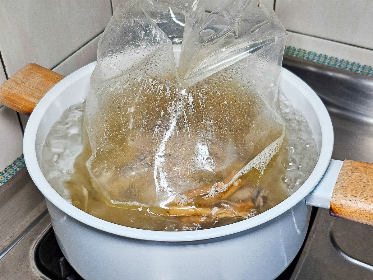 i3Fresh愛上新鮮x阿基師 韓式人蔘糯米雞，一整隻的仿土雞超飽足！只要簡單加熱，韓劇裡的幸福滋味輕鬆上桌！