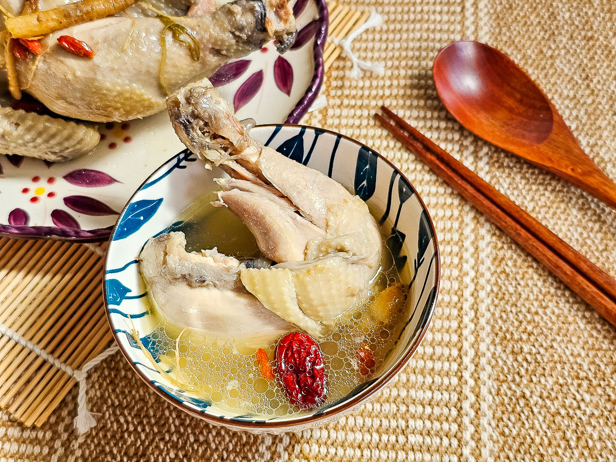 i3Fresh愛上新鮮x阿基師 韓式人蔘糯米雞，一整隻的仿土雞超飽足！只要簡單加熱，韓劇裡的幸福滋味輕鬆上桌！