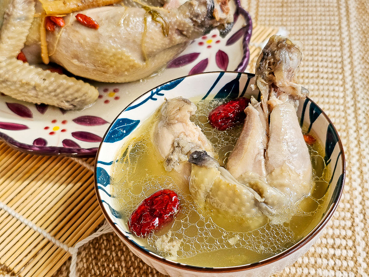 i3Fresh愛上新鮮x阿基師 韓式人蔘糯米雞，一整隻的仿土雞超飽足！只要簡單加熱，韓劇裡的幸福滋味輕鬆上桌！