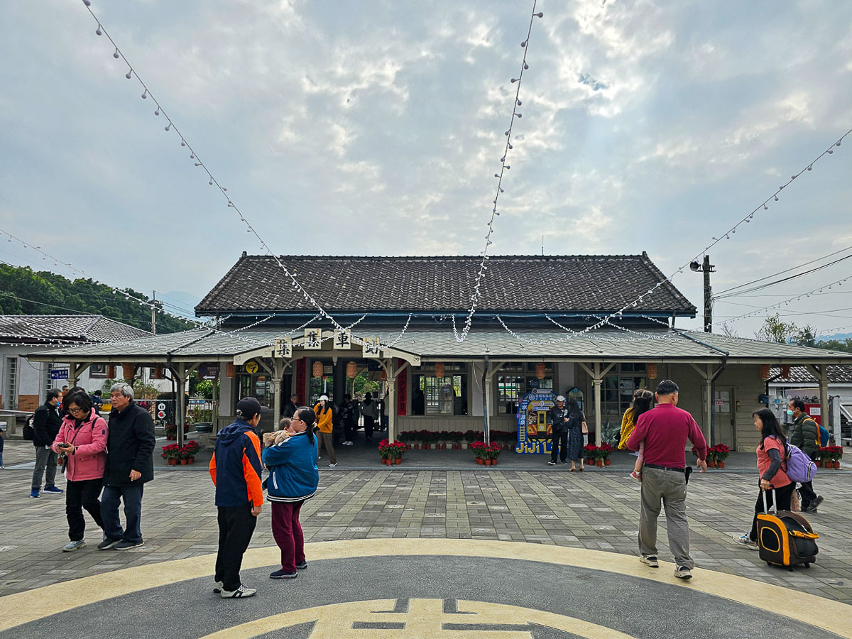 集集火車站美食｜姚記豬排蛋炒飯/麵、刈包、小菜通通有！平價鐵板料理，提供素食