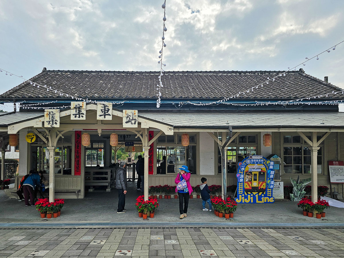 集集火車站美食｜姚記豬排蛋炒飯/麵、刈包、小菜通通有！平價鐵板料理，提供素食