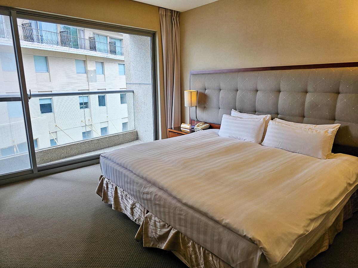 日月潭住宿｜大淶閣飯店 水社碼頭湖景房，騎最美環湖自行車道賞落羽松，一泊二食海陸火鍋饗宴