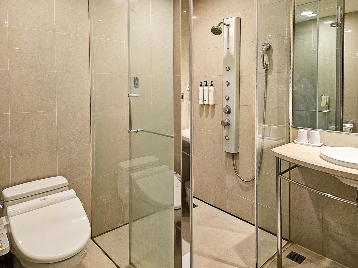 日月潭住宿｜大淶閣飯店 水社碼頭湖景房，騎最美環湖自行車道賞落羽松，一泊二食海陸火鍋饗宴