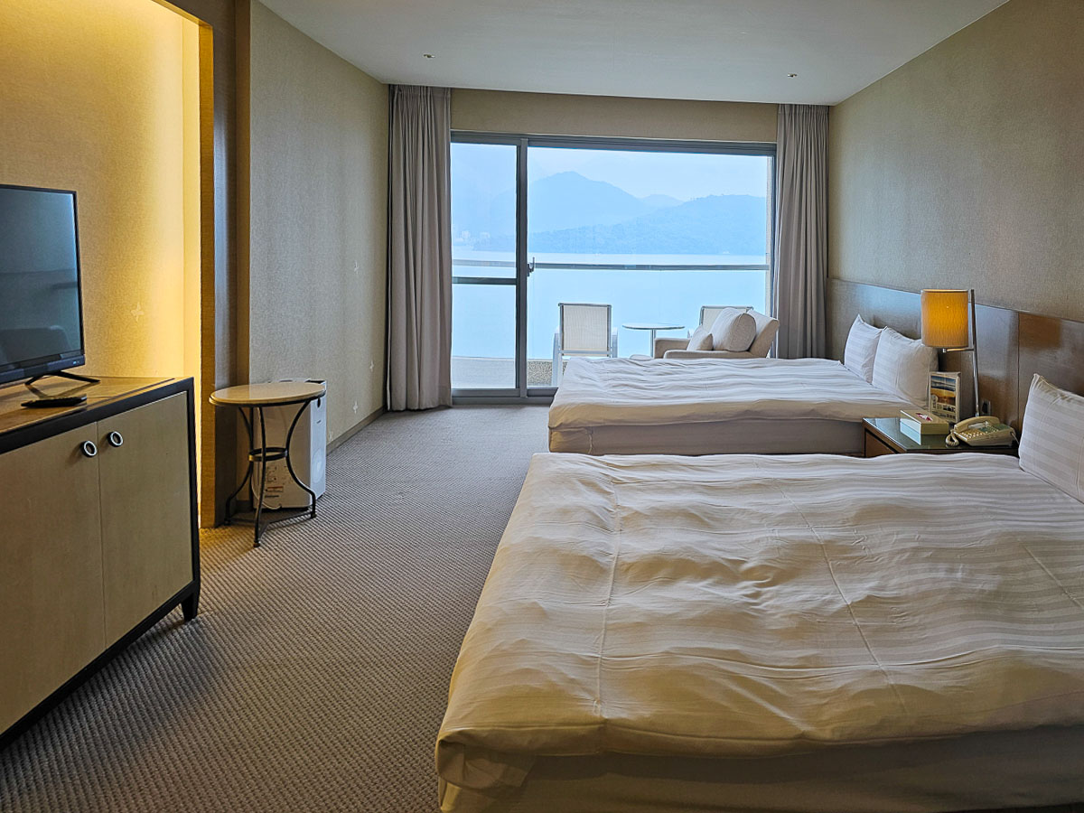 日月潭住宿｜大淶閣飯店 水社碼頭湖景房，騎最美環湖自行車道賞落羽松，一泊二食海陸火鍋饗宴