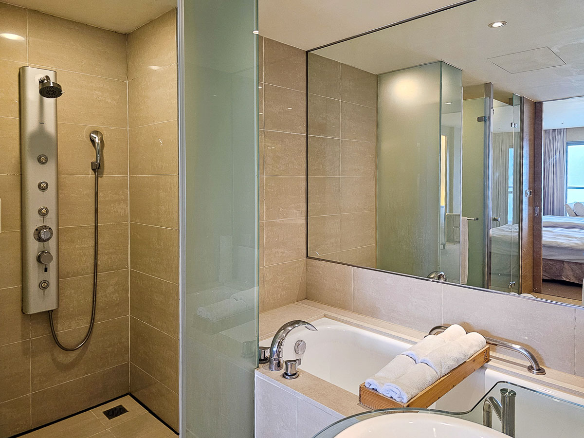 日月潭住宿｜大淶閣飯店 水社碼頭湖景房，騎最美環湖自行車道賞落羽松，一泊二食海陸火鍋饗宴