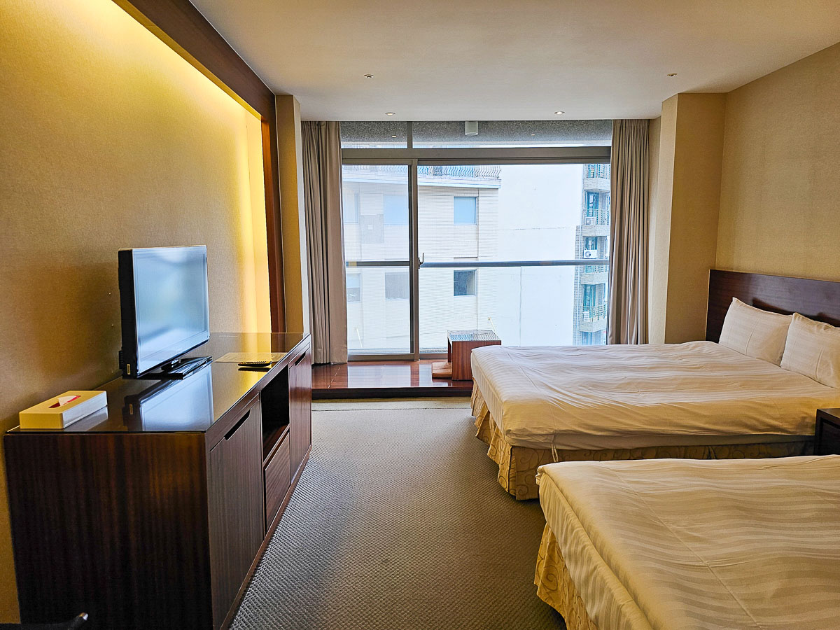 日月潭住宿｜大淶閣飯店 水社碼頭湖景房，騎最美環湖自行車道賞落羽松，一泊二食海陸火鍋饗宴