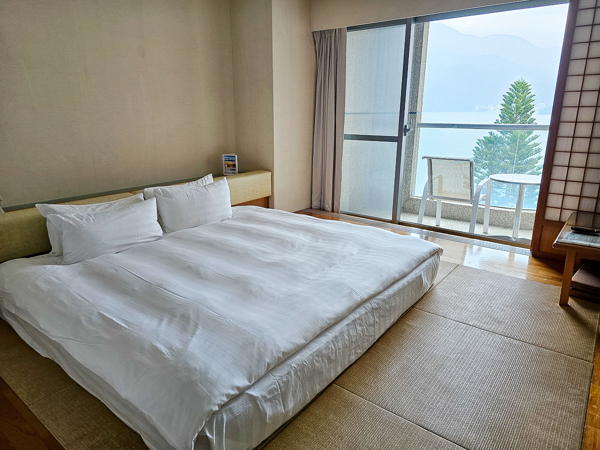 日月潭住宿｜大淶閣飯店 水社碼頭湖景房，騎最美環湖自行車道賞落羽松，一泊二食海陸火鍋饗宴