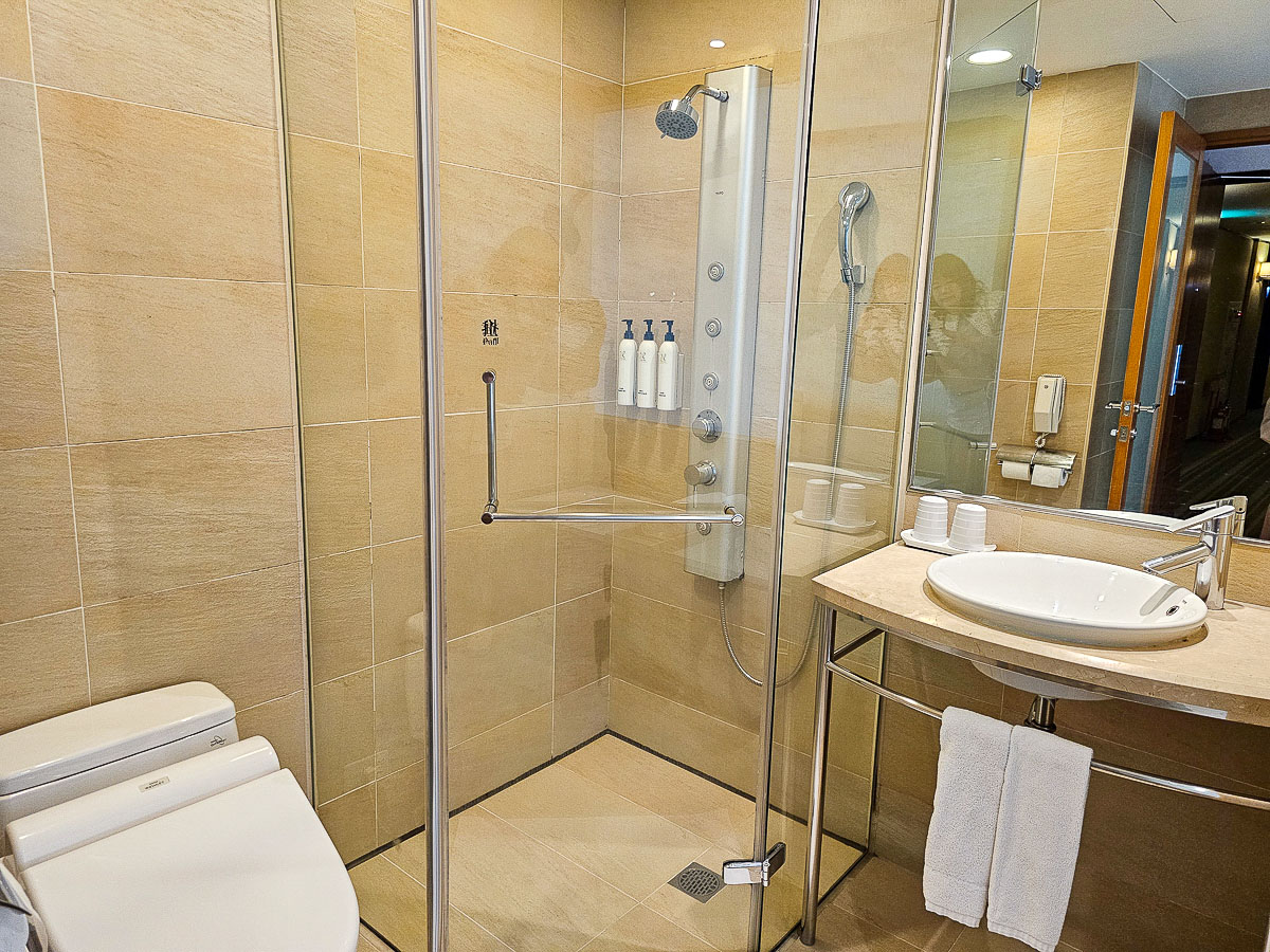 日月潭住宿｜大淶閣飯店 水社碼頭湖景房，騎最美環湖自行車道賞落羽松，一泊二食海陸火鍋饗宴