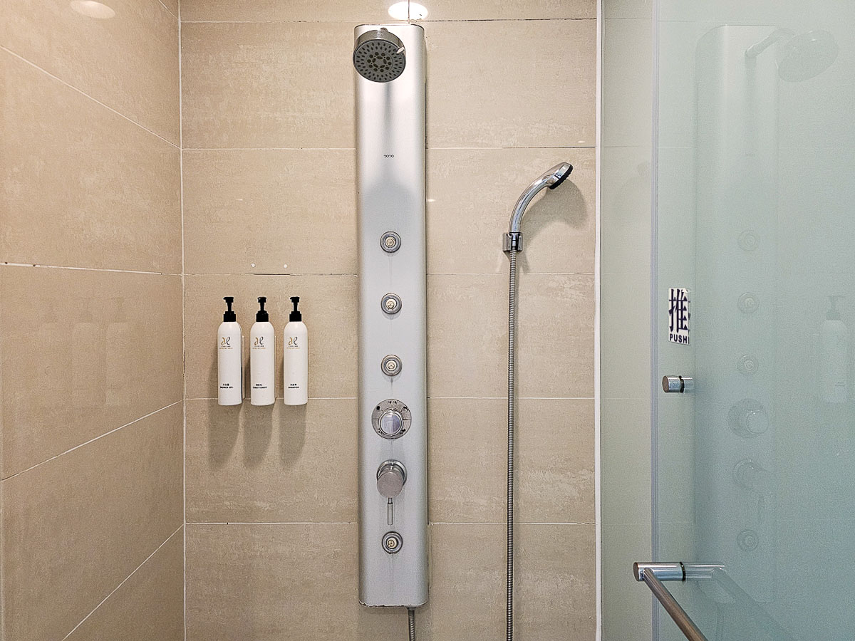 日月潭住宿｜大淶閣飯店 水社碼頭湖景房，騎最美環湖自行車道賞落羽松，一泊二食海陸火鍋饗宴