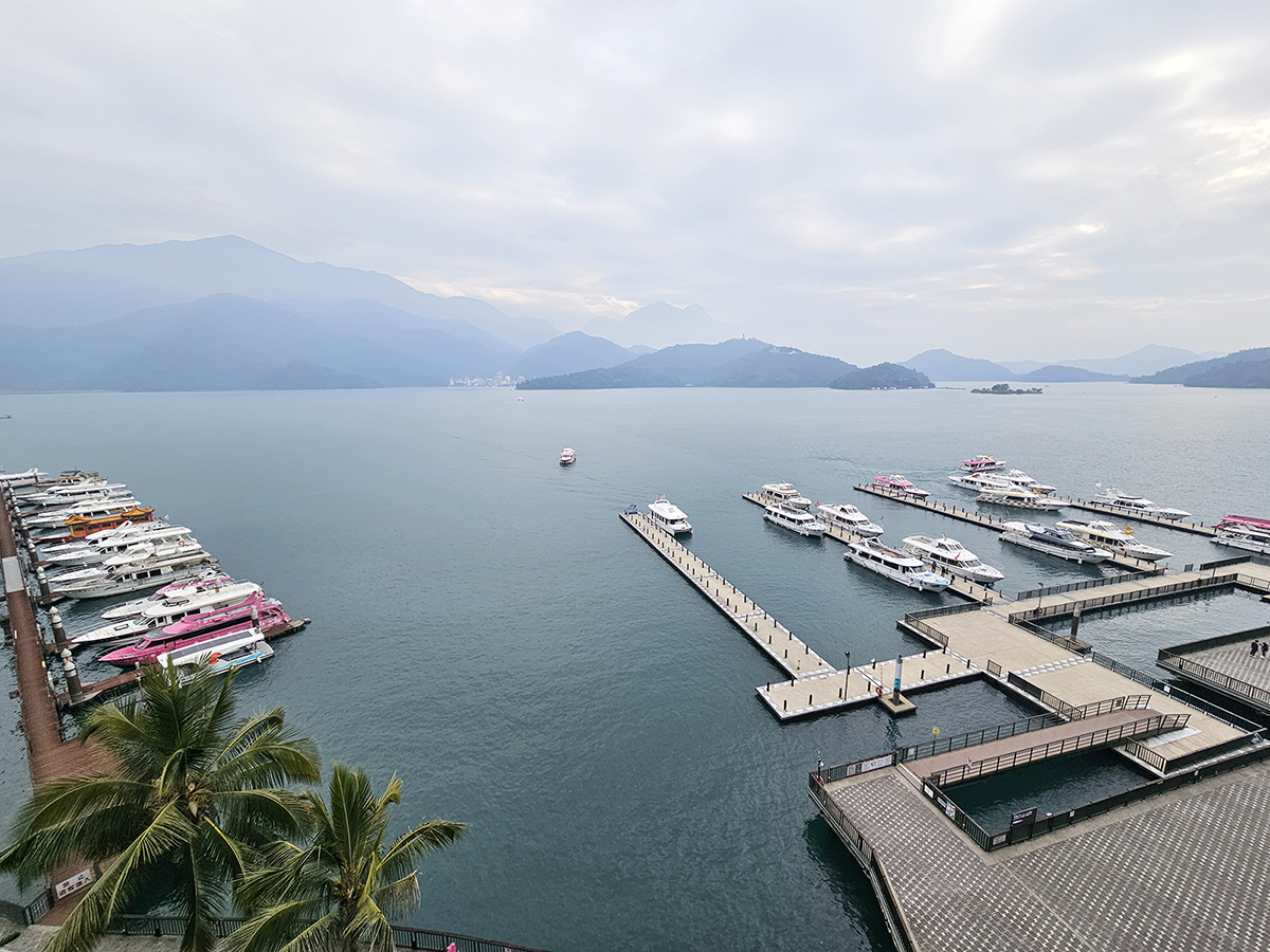 日月潭住宿｜大淶閣飯店 水社碼頭湖景房，騎最美環湖自行車道賞落羽松，一泊二食海陸火鍋饗宴