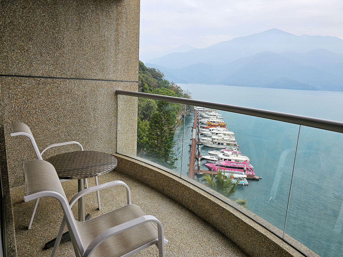 日月潭住宿｜大淶閣飯店 水社碼頭湖景房，騎最美環湖自行車道賞落羽松，一泊二食海陸火鍋饗宴