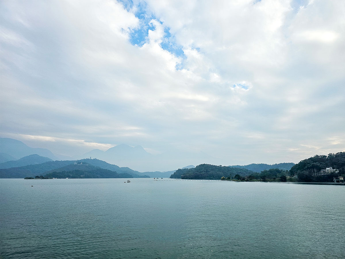 日月潭住宿｜大淶閣飯店 水社碼頭湖景房，騎最美環湖自行車道賞落羽松，一泊二食海陸火鍋饗宴