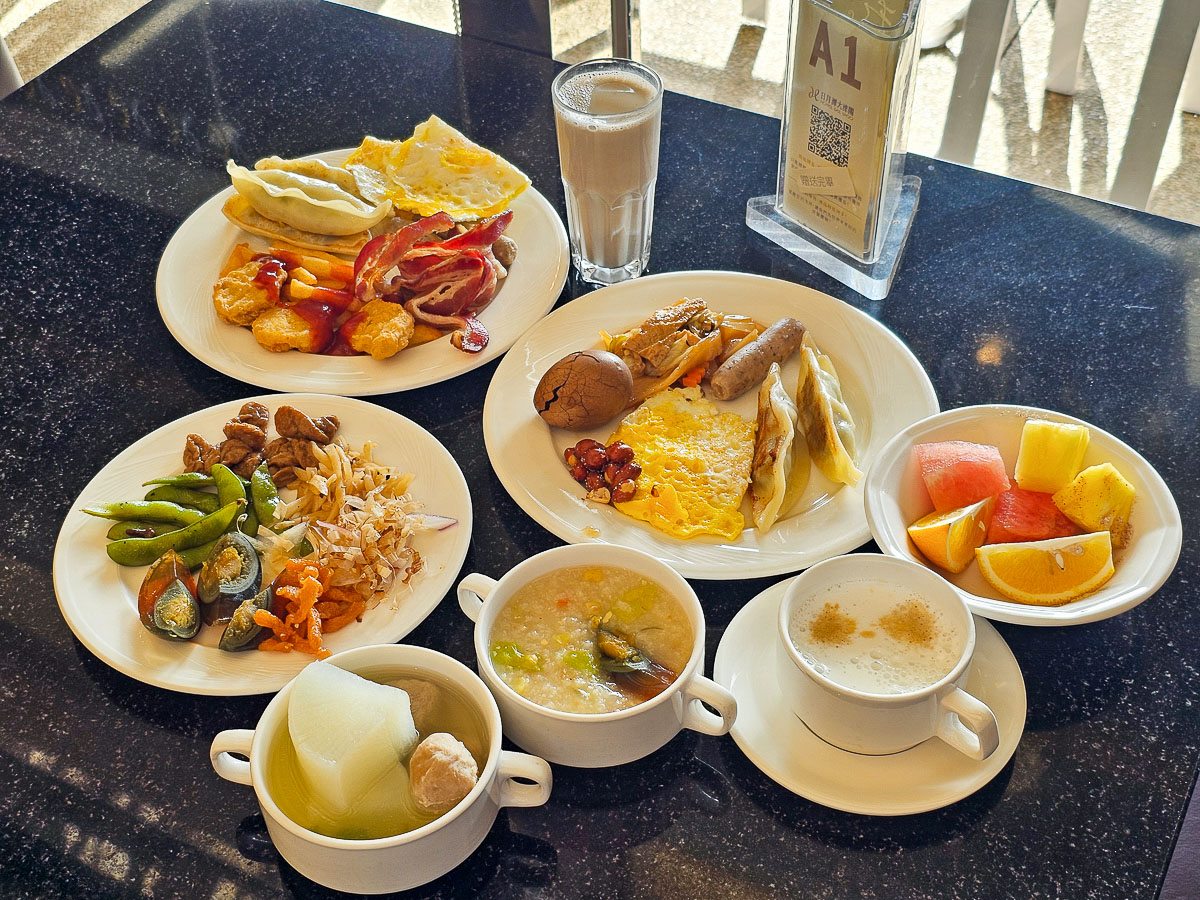 日月潭住宿｜大淶閣飯店 水社碼頭湖景房，騎最美環湖自行車道賞落羽松，一泊二食海陸火鍋饗宴