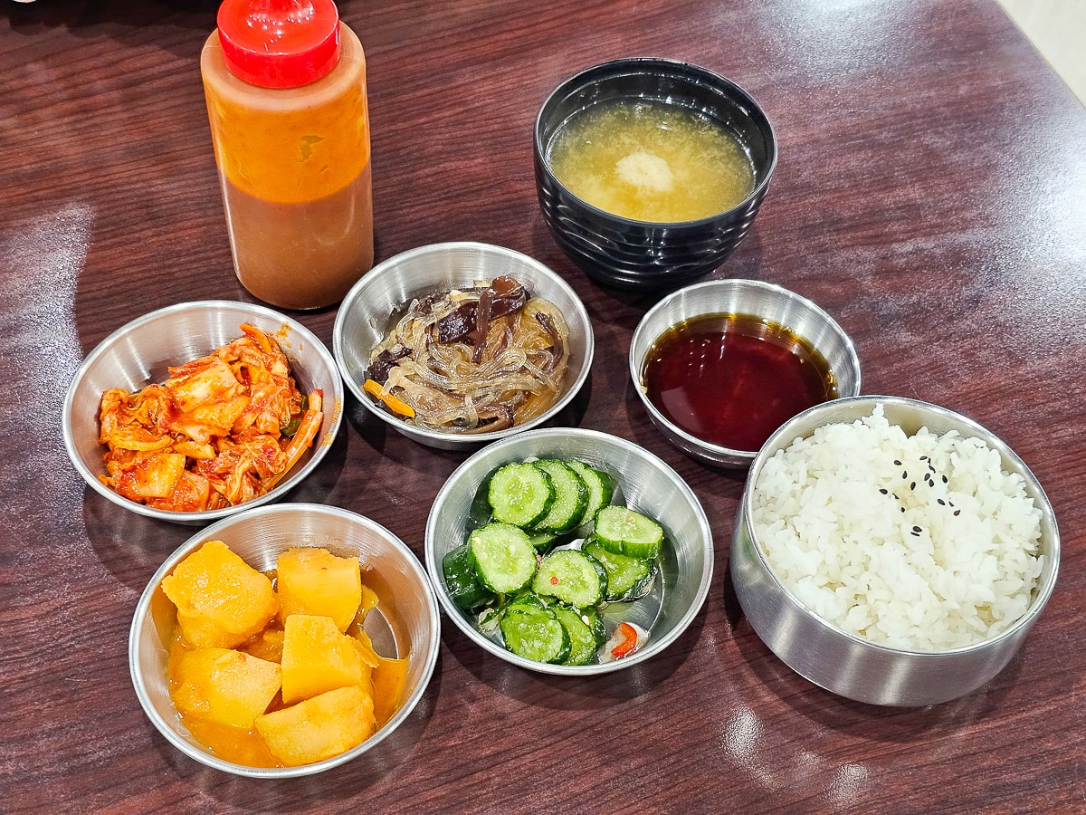 南投埔里美食｜麗苑韓式料理 韓風質感聚餐餐廳，小菜可以免費續1次，寵物友善餐廳
