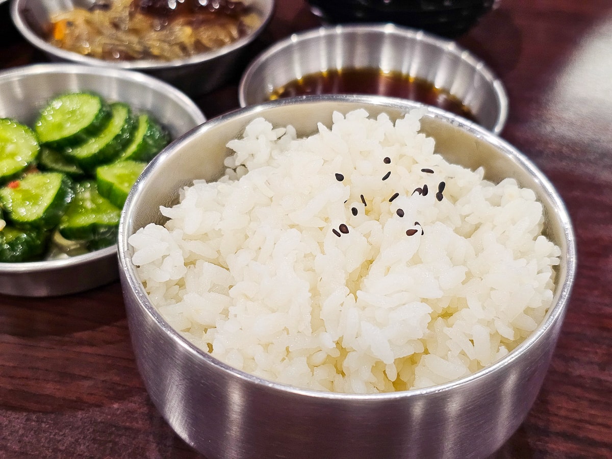 南投埔里美食｜麗苑韓式料理 韓風質感聚餐餐廳，小菜可以免費續1次，寵物友善餐廳